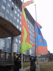 Fahnenbilder - ehemaliges Arbeitsamt, Projekt im öffentlichen Stadtraum, Dresden, 2007